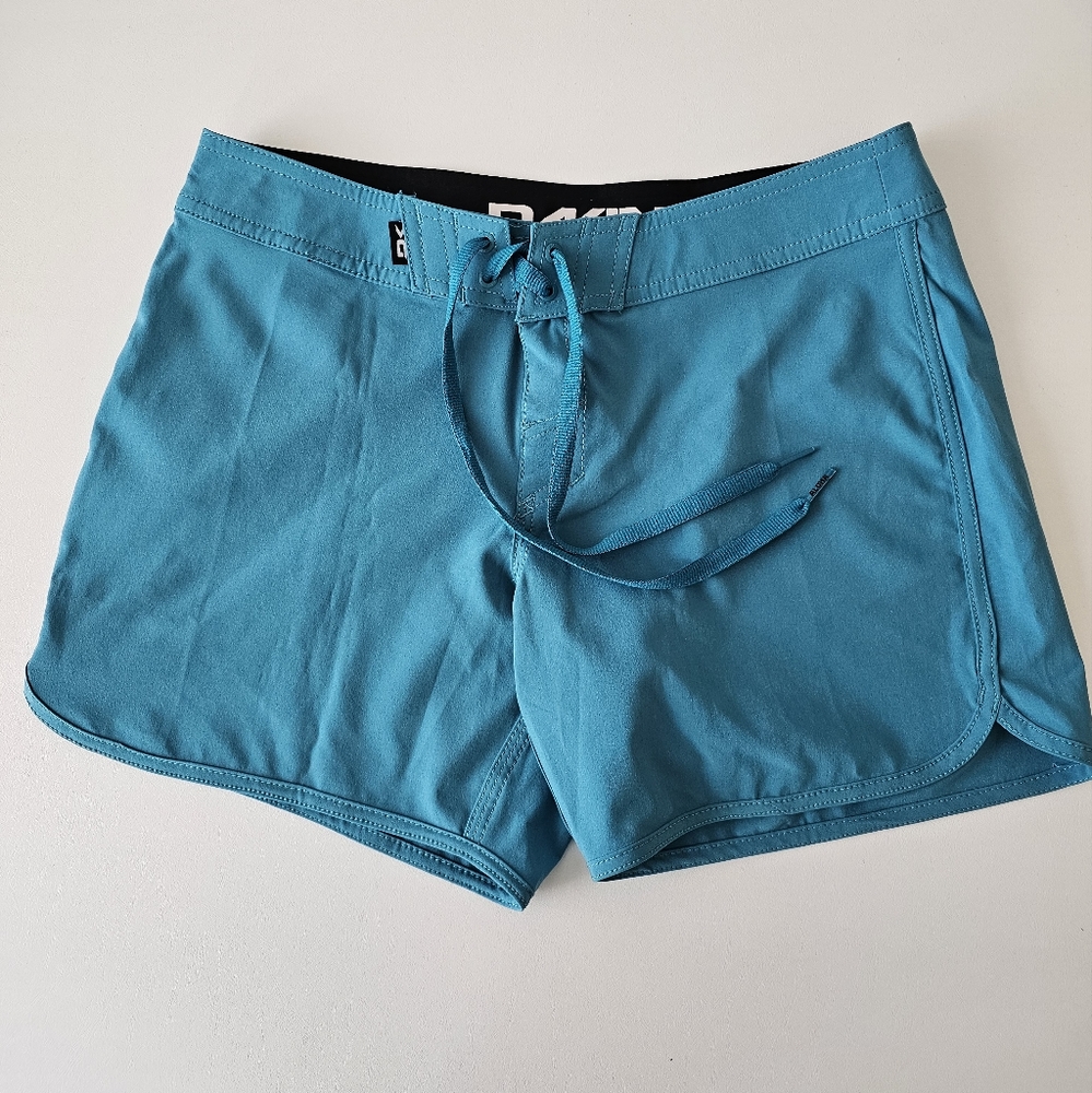Dakine 5" Women's Board shorts - Size 24